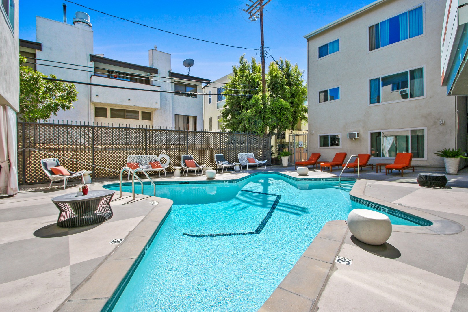Barrington Avenue Apartment Homes photo 4